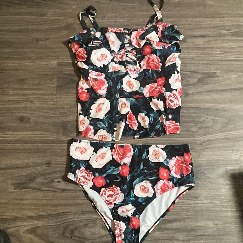 Bikini Swimsuit Floral and Ruffle Swim Suit Size XL * - Picture 1 of 10